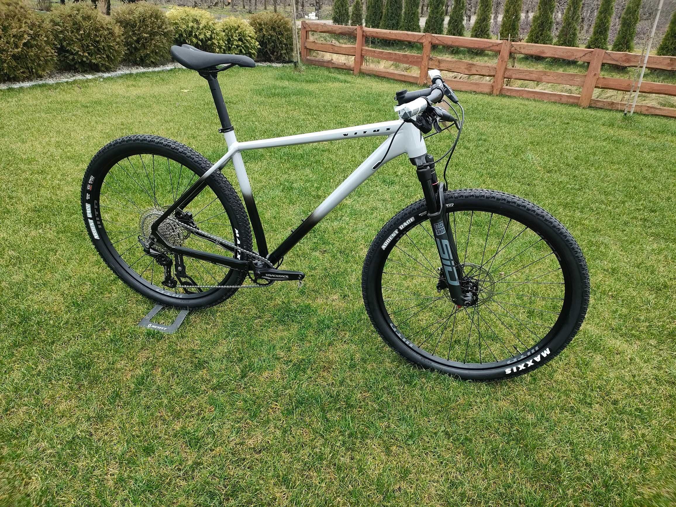 NOWY Vitus Rapide VR 29er. Rock Shox SID SL Shimano 1x11.