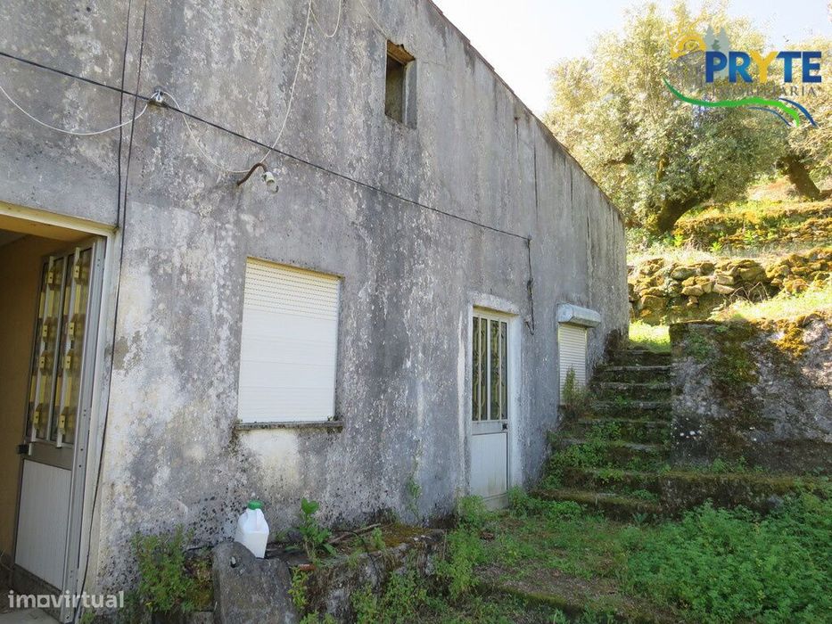 Moradia com pequeno quintal a 5 minutos da Vila da Sertã