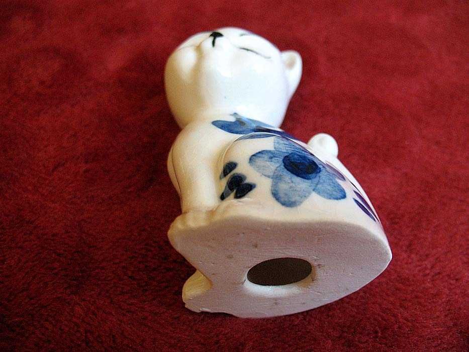 Kot - koteczka ręcznie malowana - porcelana - 8x4 x4cm Adolf Wache