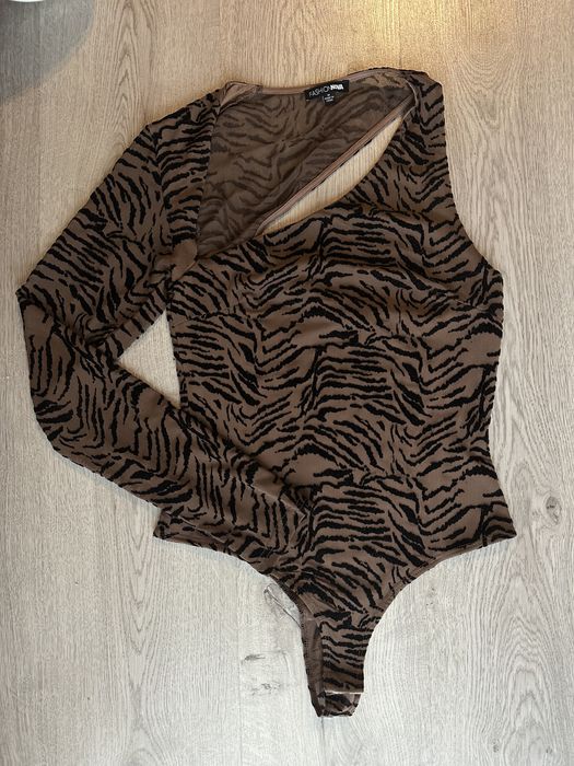 Шикарна шоколадна сукня