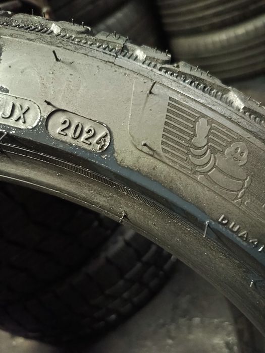 Sprzedam prawie nowe opony Michelin 235/40 r18