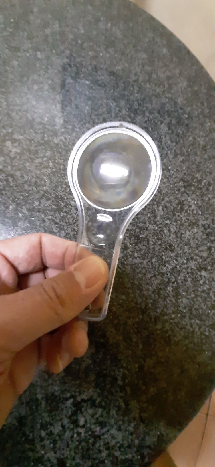 Lupa de vidro com luz mais uma de bolso