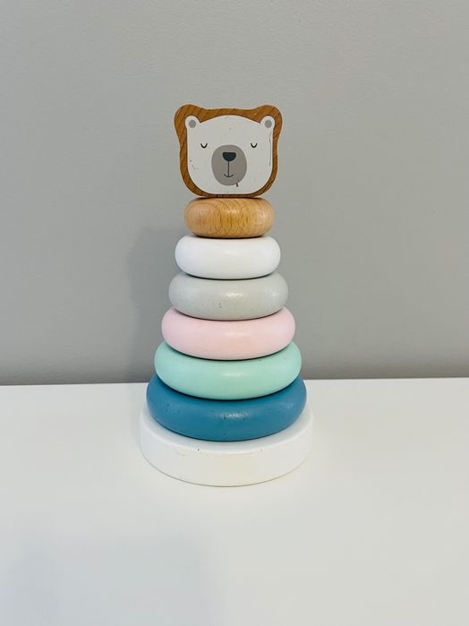 Drewniana wieża piramida sorter z misiem Playtive