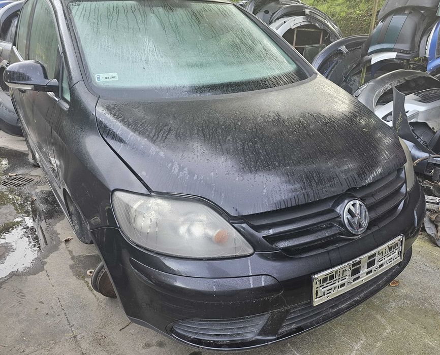 Volkswagen Golf V Plus I 04-08 zderzak przód