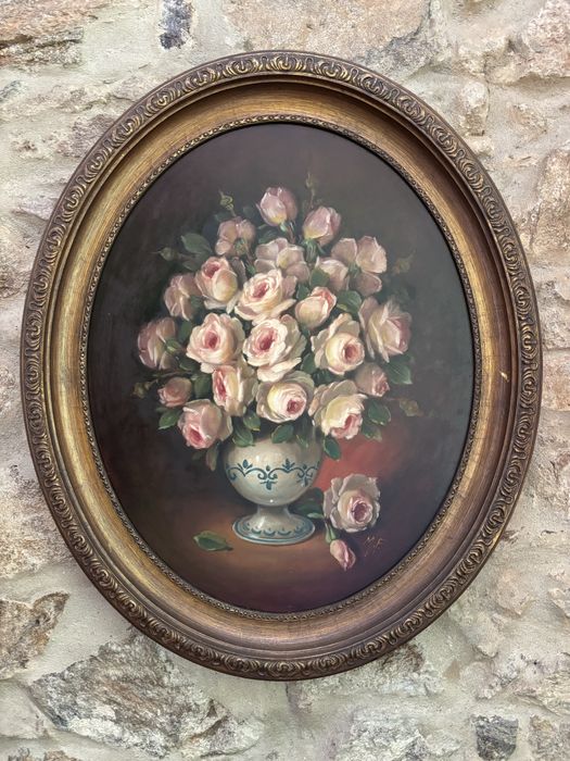 Quadro oval com ramo floral pintado a óleo com moldura