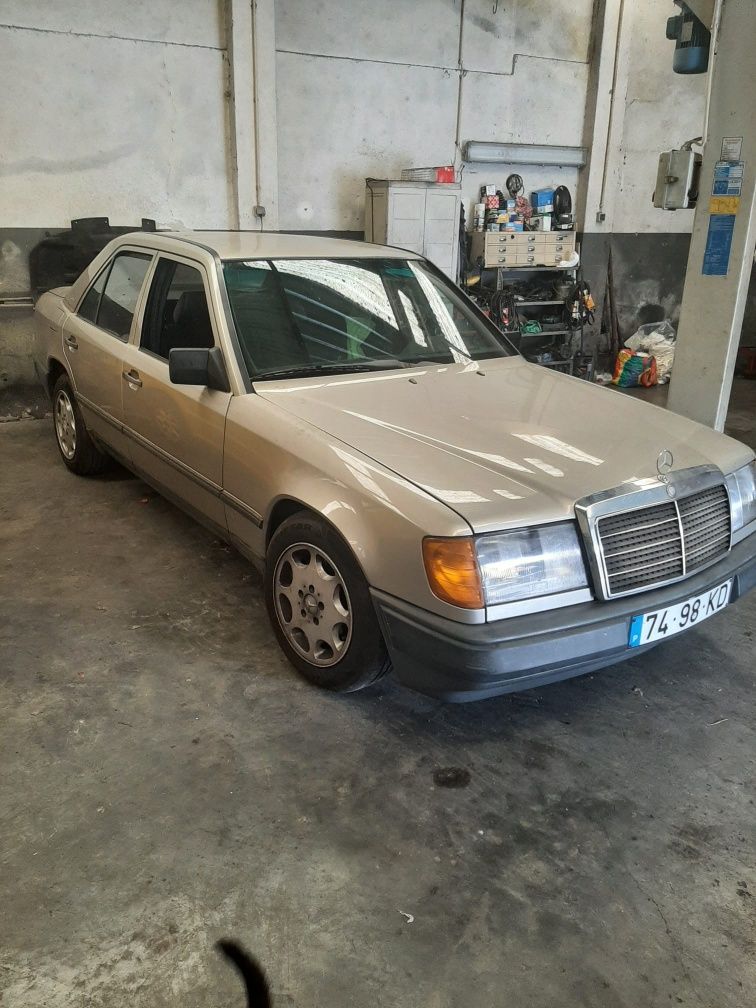 Mercedes 200D do ano de 1988