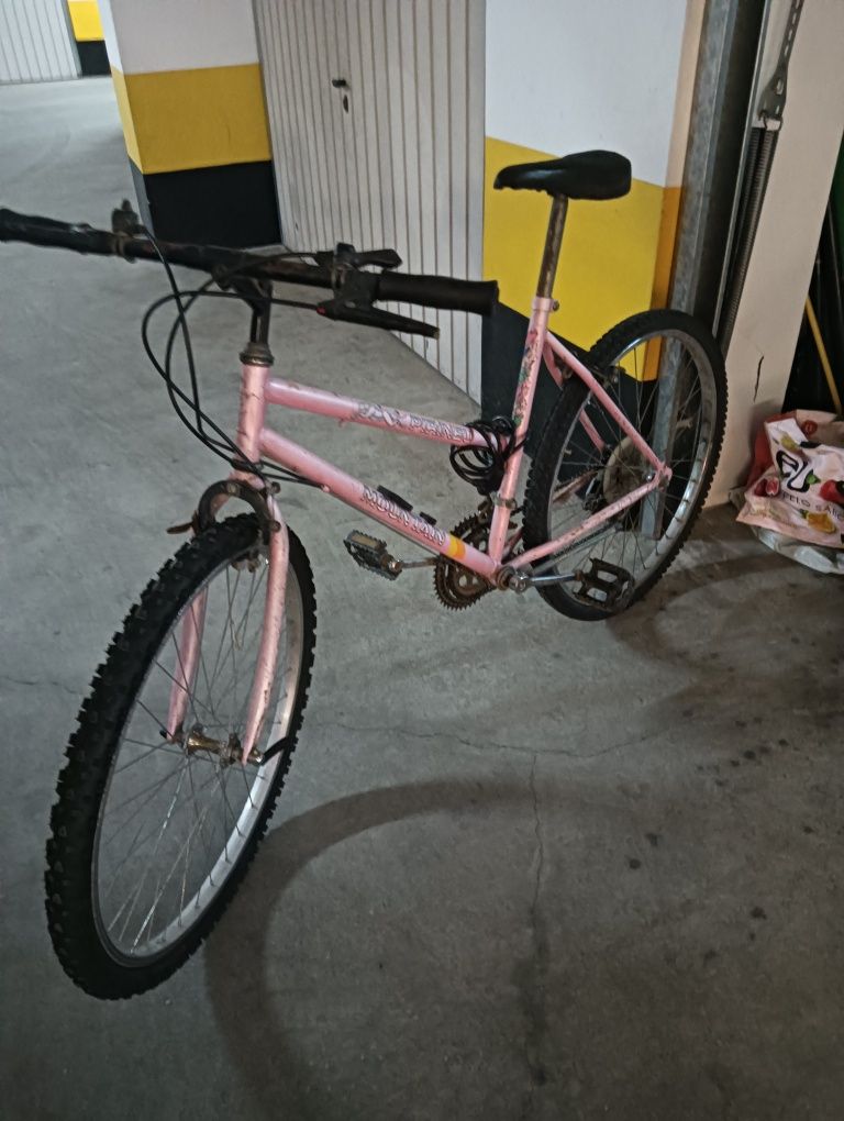 Duas bicicletas em.bom estado
