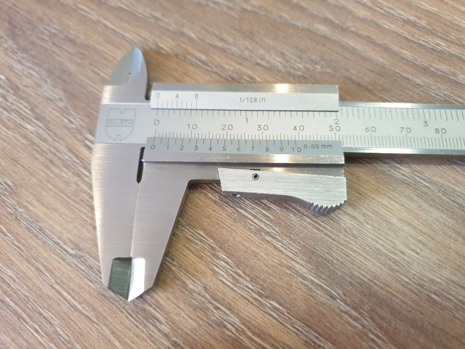 Precyzyjna profesjonalna suwmiarka Würth (Wurth) 0-150mm ±0,05mm etui