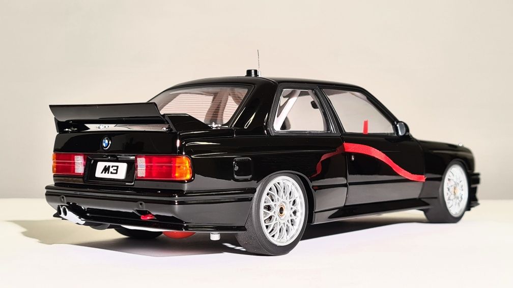 BMW M3 (e30) DTM Plain Body Autoart 1:18 Unikat