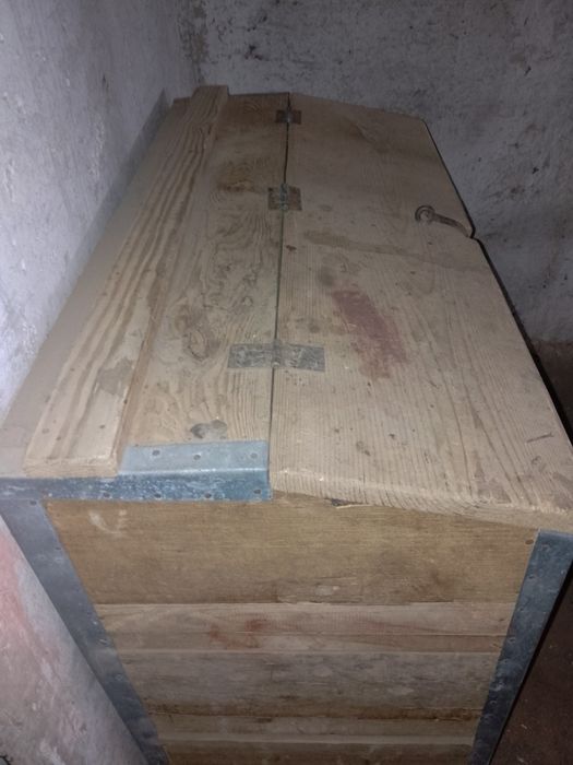 Продається ящик для сипучих сумішей.