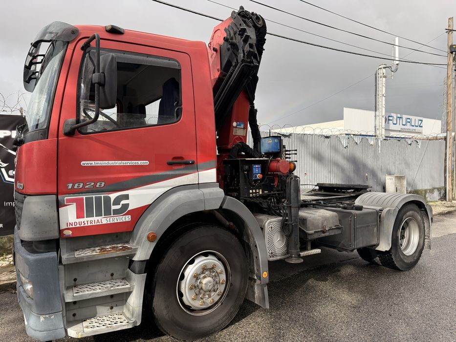 MERCEDES ATEGO COM GRUA HMF1820 C/RADIOCOMANDO ###OPORTUNIDADE###