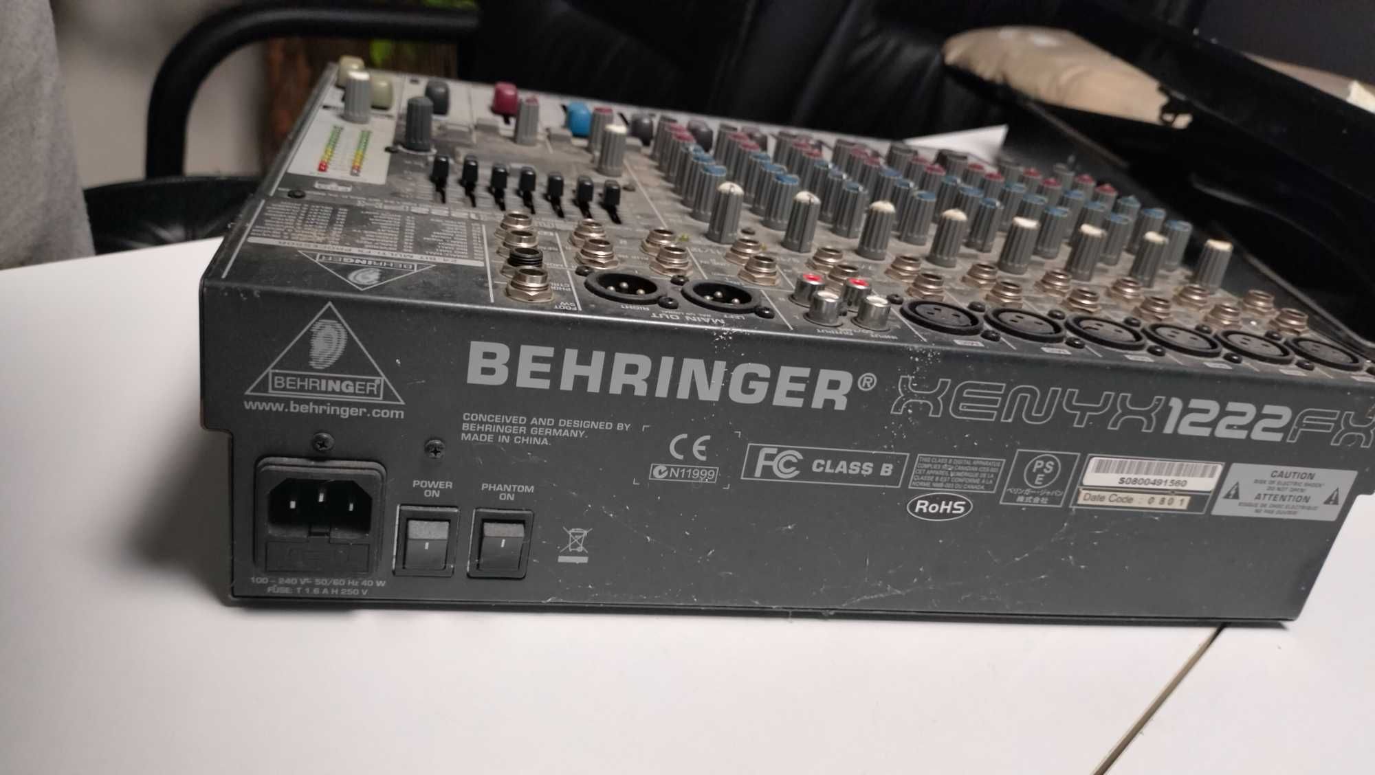 Meda de mistura Behringer 12 canais