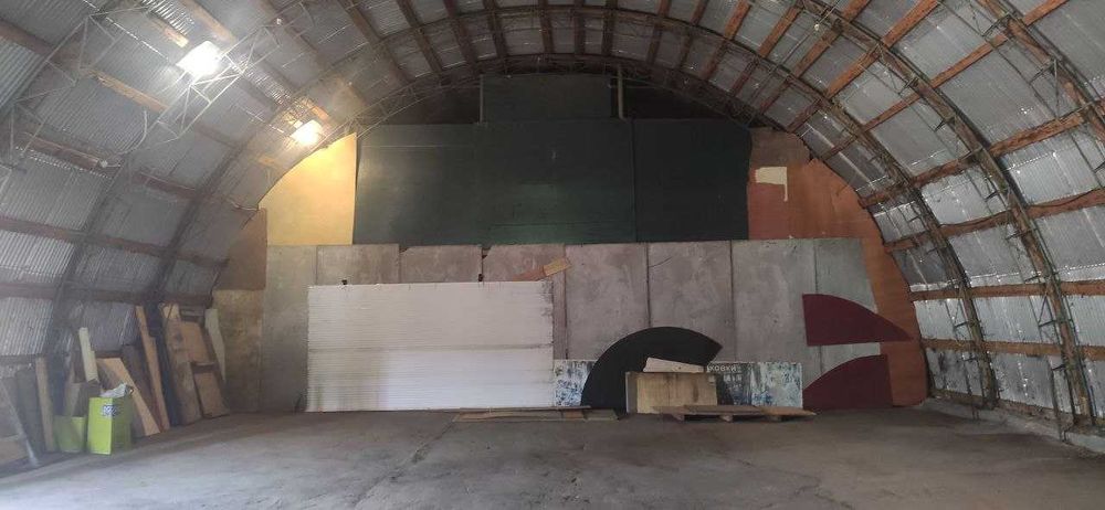 Здається складське приміщення