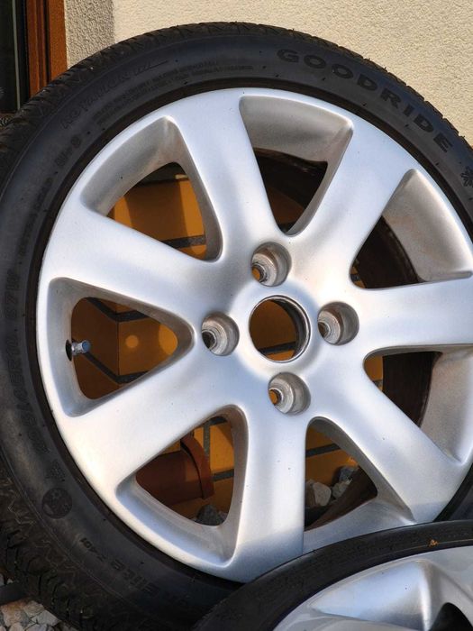 Koła 4sezonowymi oponami,  stop Alu/Mg 4x114,4 16cali 205/45 r16/6,5