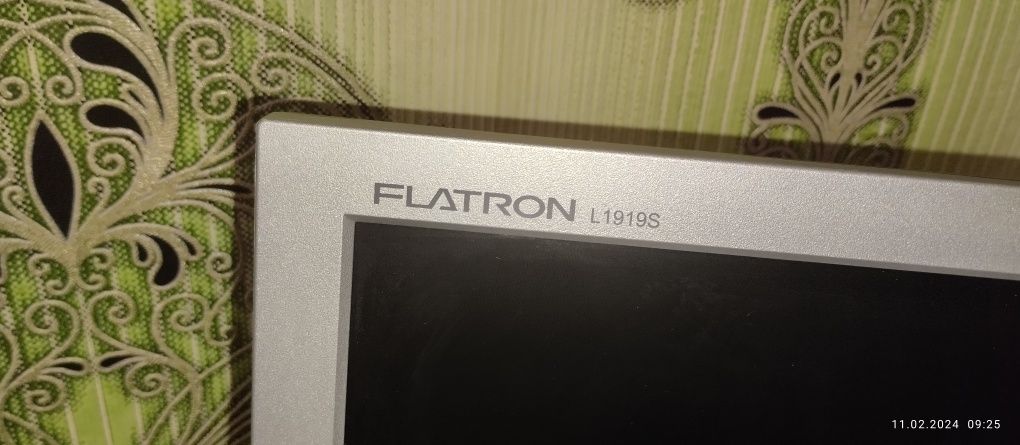 Монітор LG Flatron L1919S.