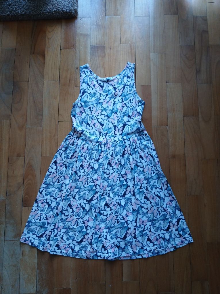 Dziewczęca sukienka na ramiączkach w motylki H&M