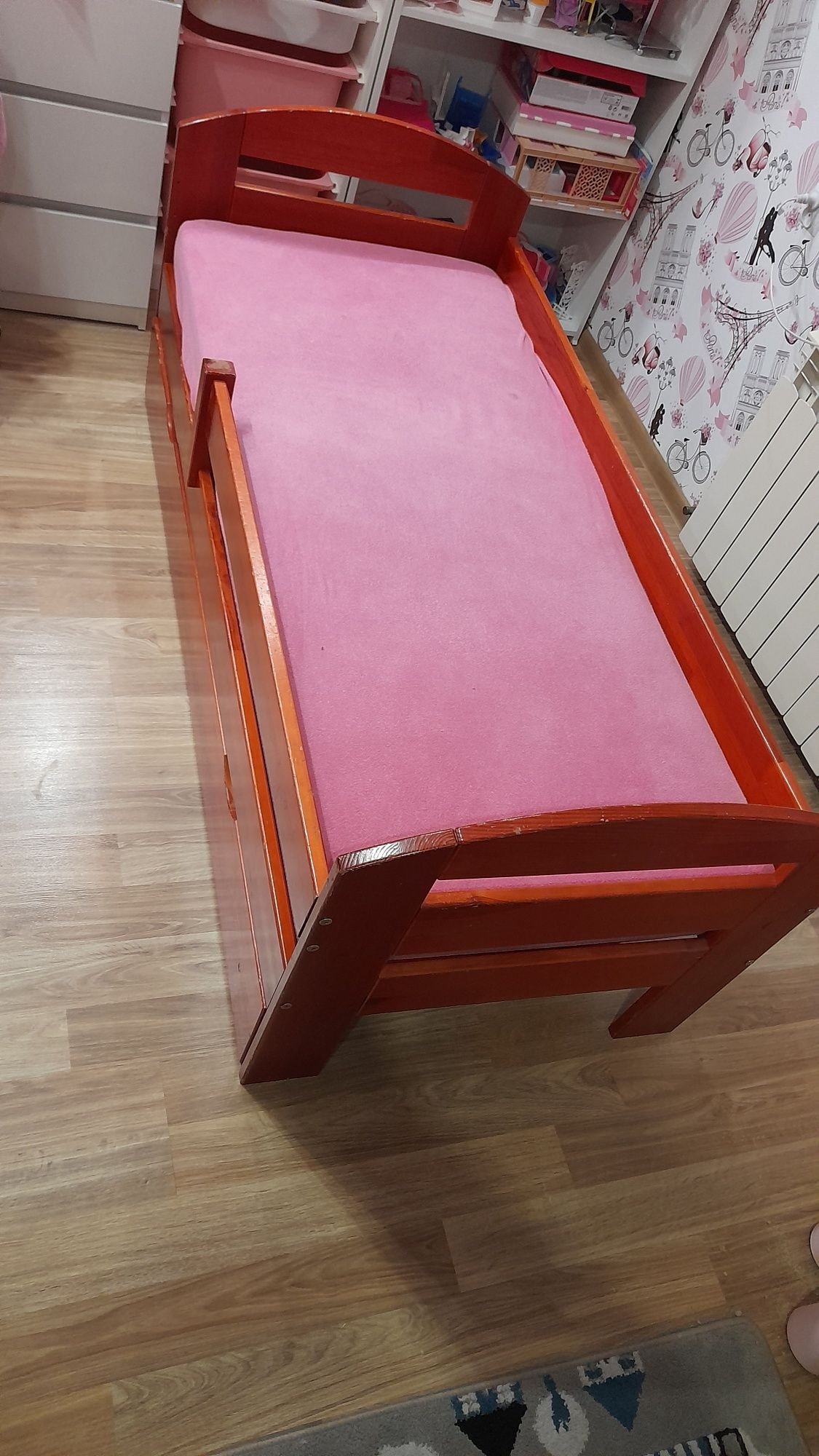 Łóżko drewniane z szufladą i materacem