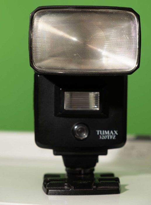 Фотовспышка Tumax-320TEZ. Ведущее число -32. ДВОЙНОЙ излучатель