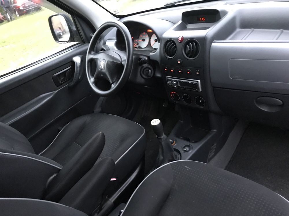 Cały na części Peugeot  partner  2007 kod  EYLC osobówka