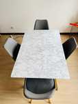 Vendo mesa com 4 cadeiras