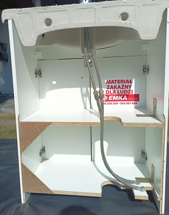 Dwie szafki łazienkowe góra i dół