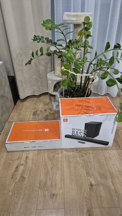 Zamienię na iphone 13Pro, 14Pro z dopłatą. Sondbar JBL z subwooferem