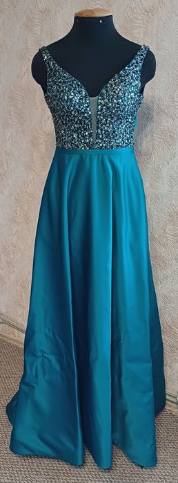 Шикарна вечірня сукня