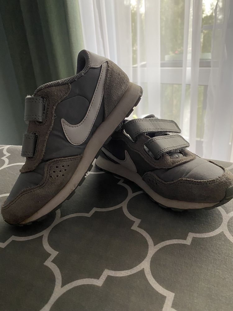 Nike buty sportowe dziecięce 29,5 szare/białe