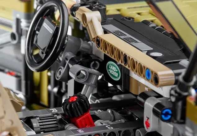 Конструктор LEGO Technic Land Rover Defender