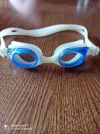 Okulary dziecięce do pływania
