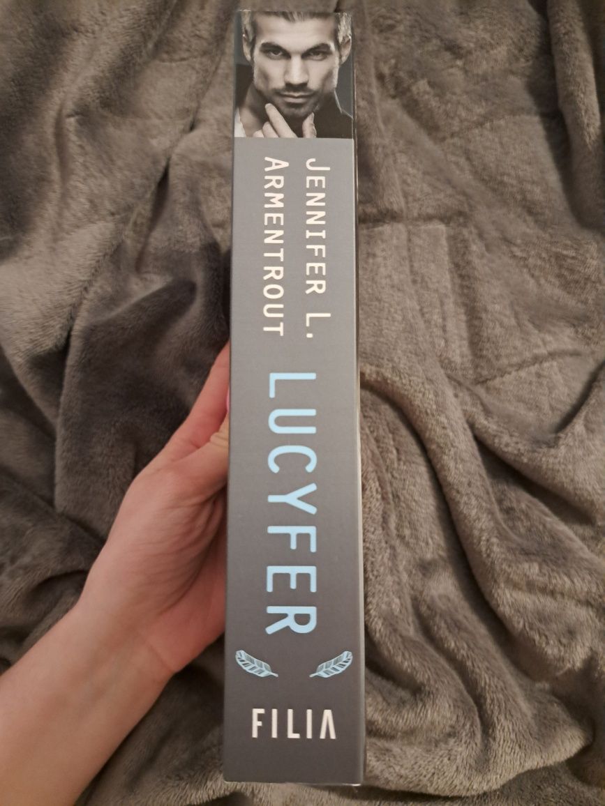 ,,Lucyfer" Jennifer L. Armentrout