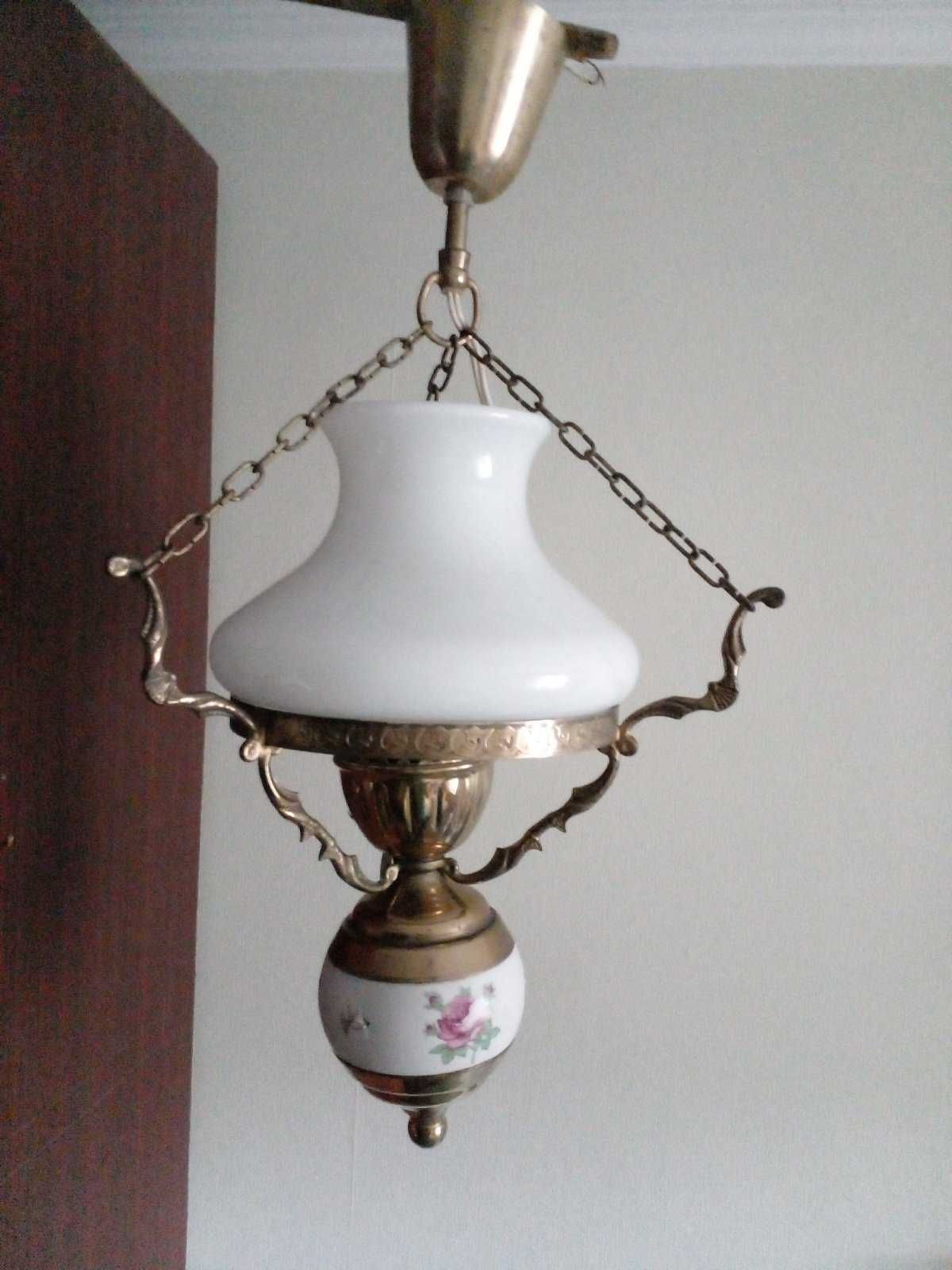 Лампа - бра и люстра в одном стиле