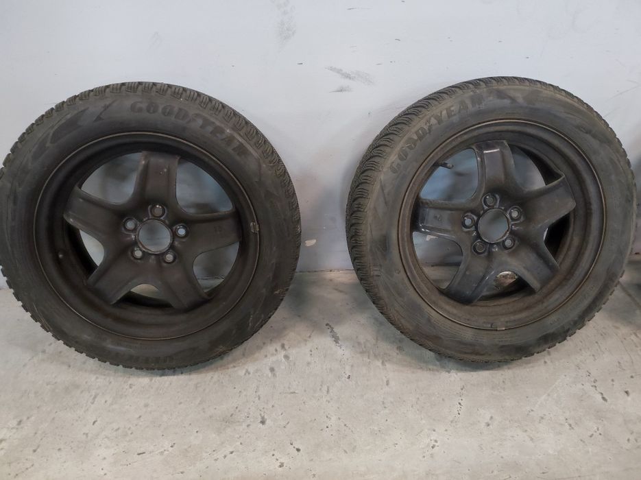 Felgi stalowe strukturalne Opel opony Goodyear Ultragrip 9 zimowe