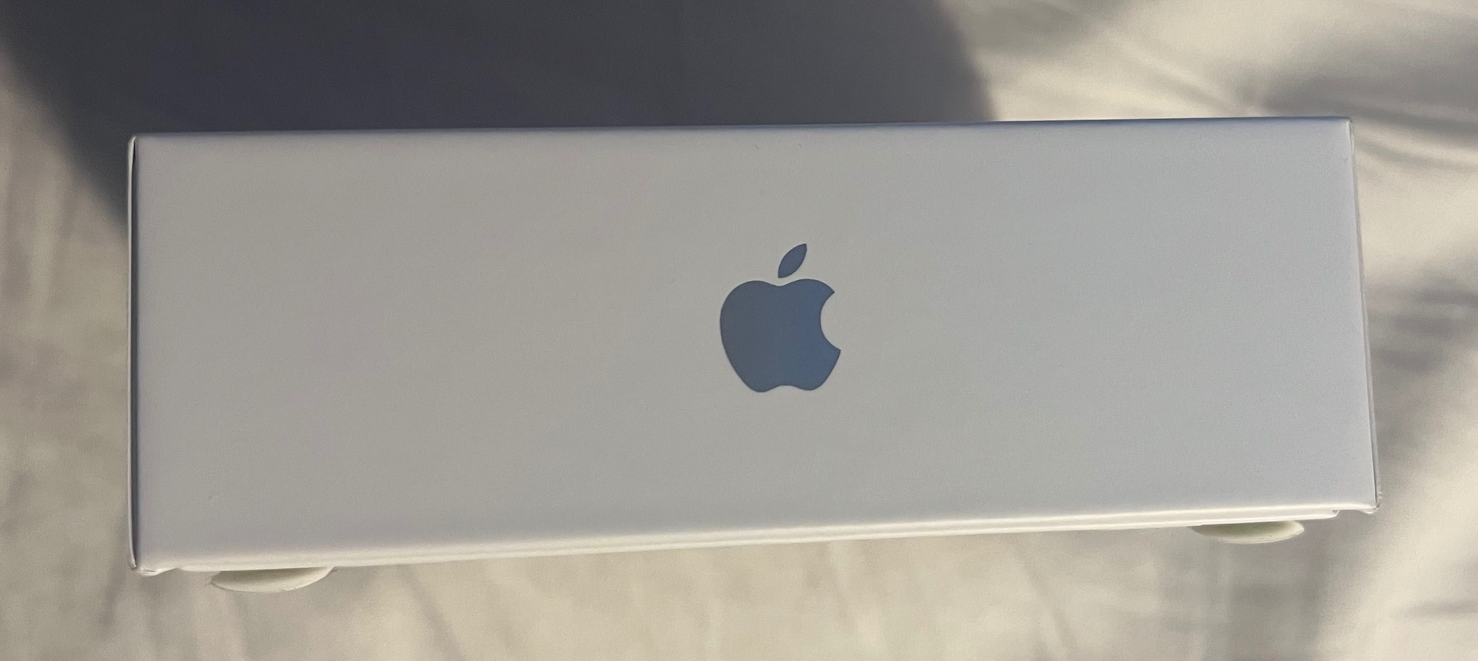Słuchawki bezprzewodowe Apple AirPods 3 etui ładujące Lightning