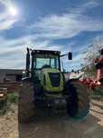 Conjunto Trator CLAAS Arion 640 e enfardadeira new holland DB940