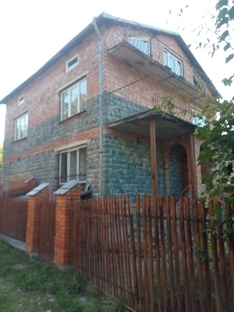 Продам терміново.1/2 частину: