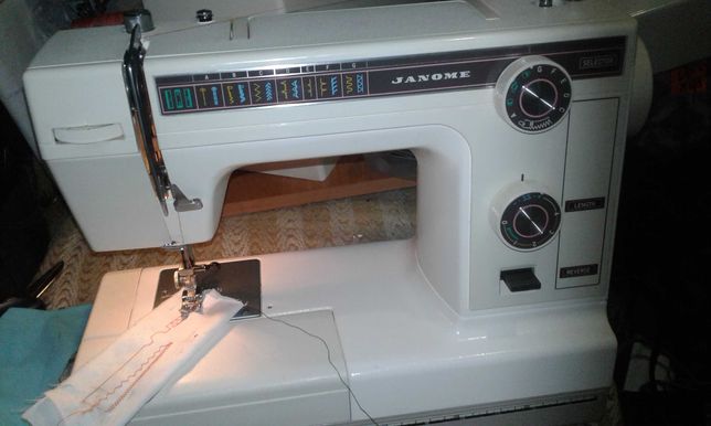 Металлическая  швейная  Жаноме 394 16 программ в  идеале  настроена
