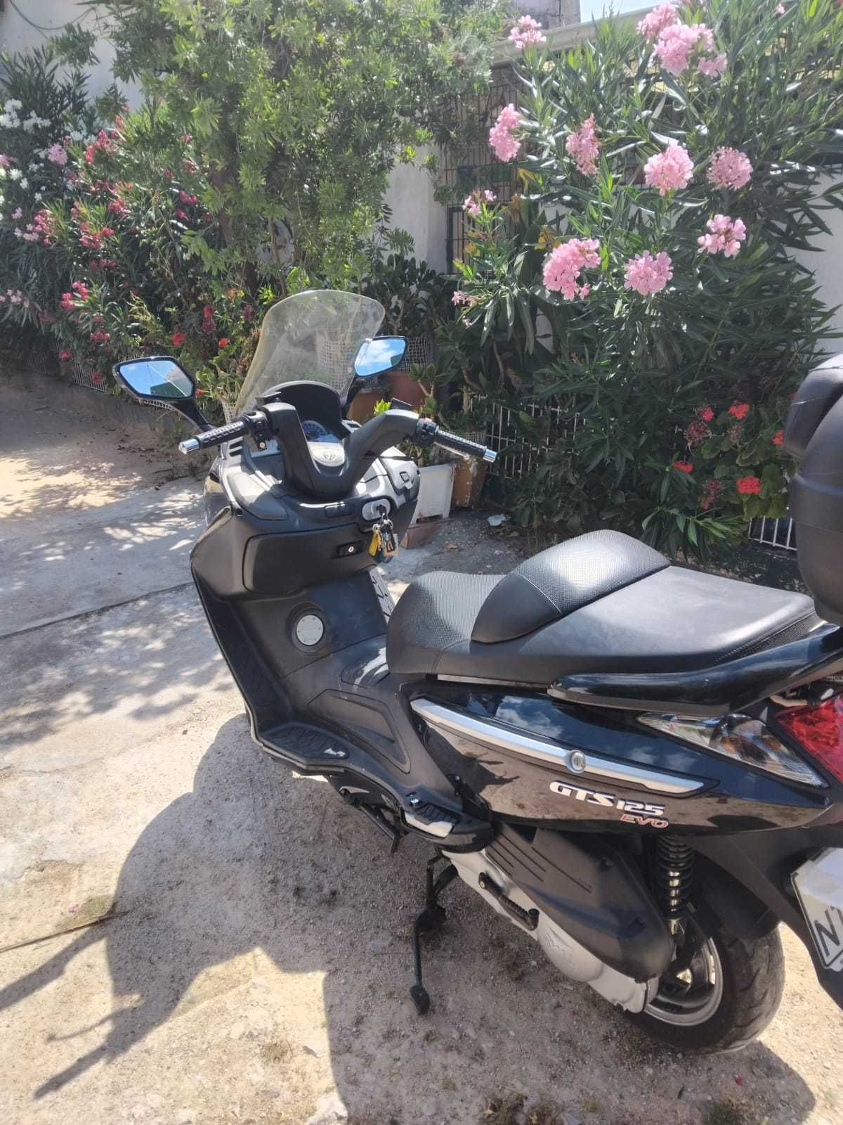 SYM GTS 125 como nova