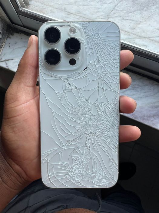 Iphone 15 pro max partido