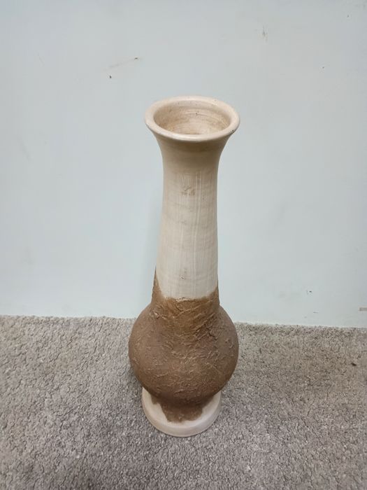 Belíssimo jarrão em barro com relevo para decoração, 61cm altura