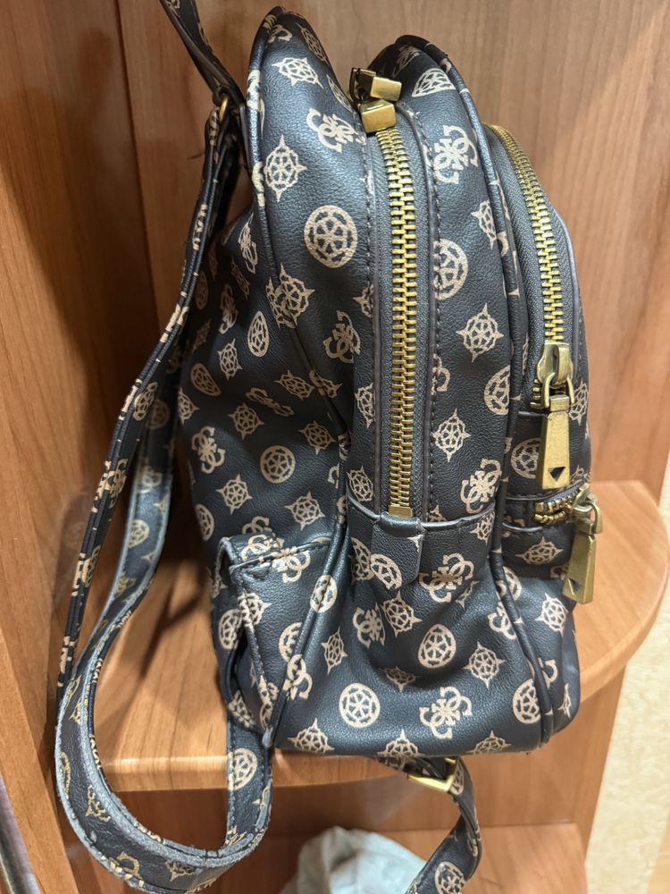 Оригінальний рюкзак Guess