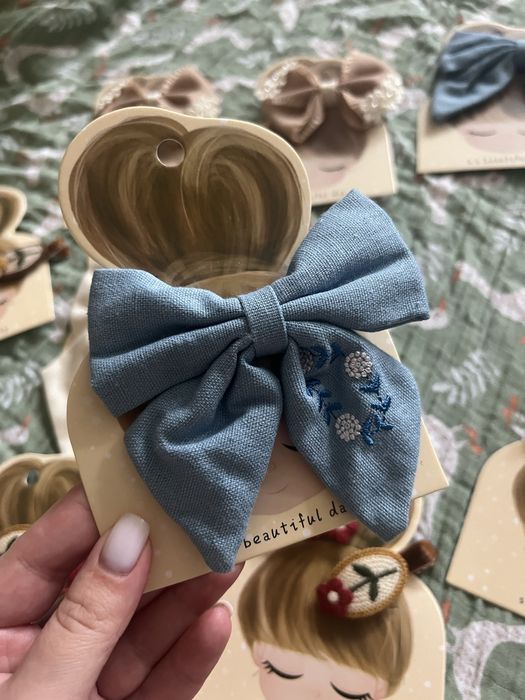 Бантики з вишивкою, заколки