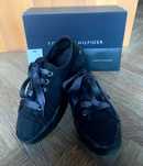 Tommy Hilfiger Essential Gradient buty sneakersy tenisówki czarne r.36