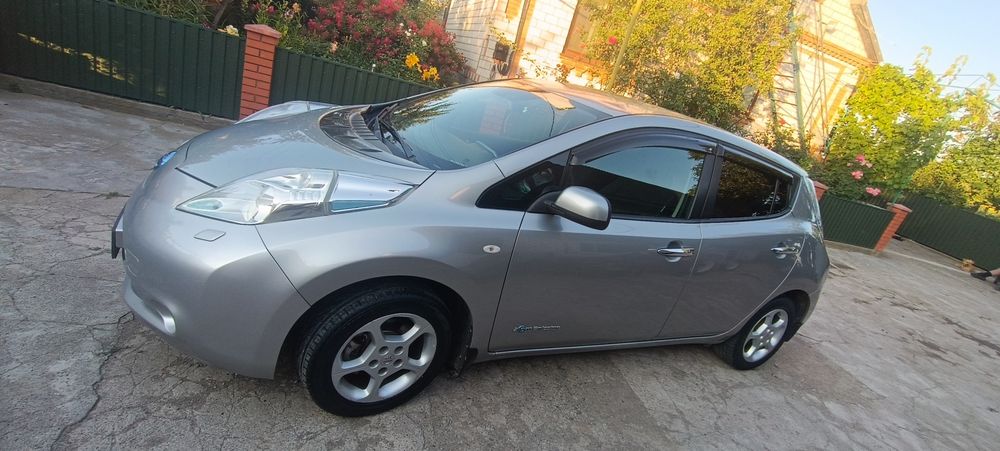 Продам Nissan Leaf