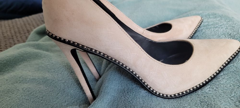 Szpileczki z steve madden bezowe zamsz rozm 37