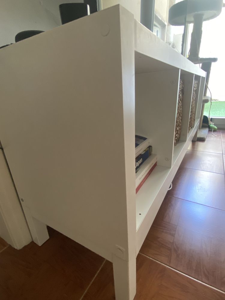 Estante em branco com elevacao | Kallax Ikea
