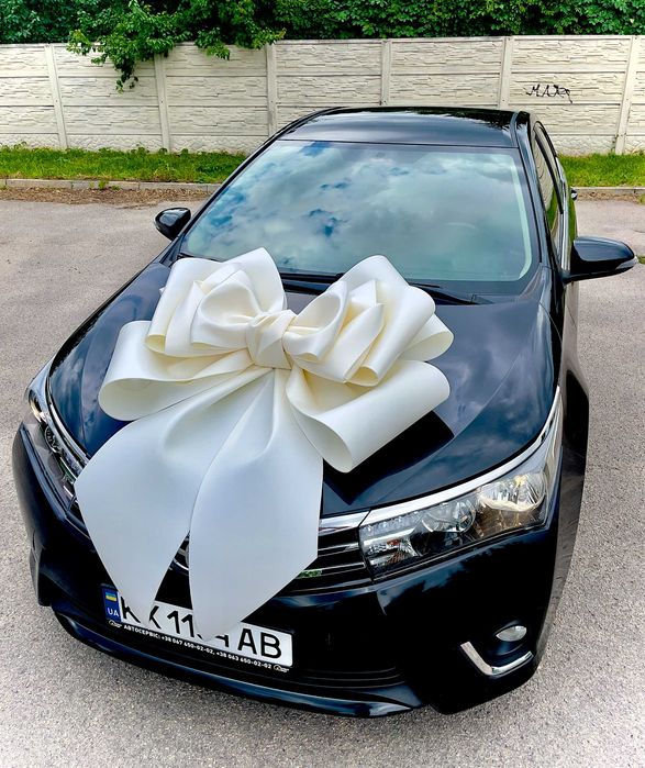 Бант на машину – яскравий стиль