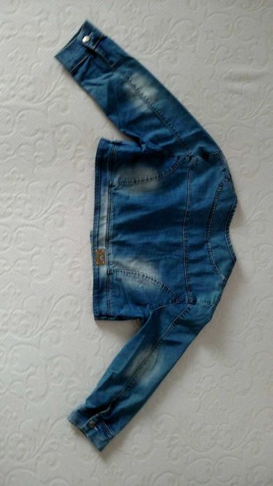 Укорочений джинсовий піджак