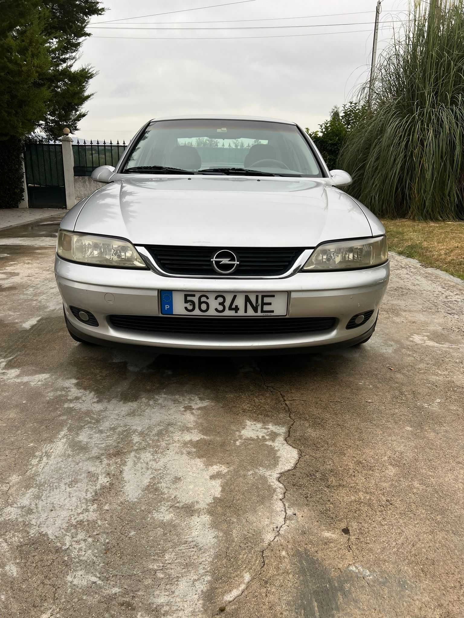 Opel Vectra B 1.6 16v – Espaçoso e Fiável