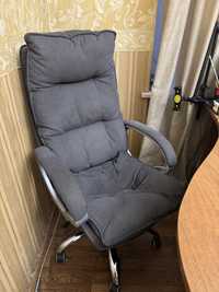 Продам удобное кресло руководителя в отличном состоянии